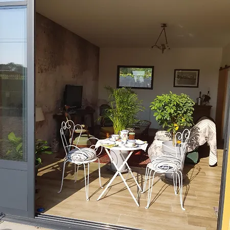 Le Jardin Bed and Breakfast 3*